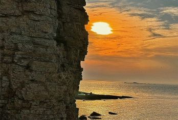 【8人小团】长岛一日游【蓬莱出发 九丈崖丨月牙湾丨烽山林海】【[全程管家式服务]包含岛内用车丨进出岛船票丨根据人数升级车内空间杜绝拥挤人群】