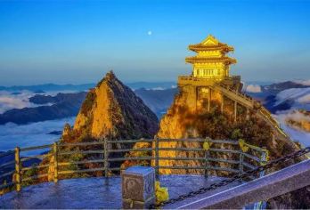 洛阳老君山一日游【送祈福牌|全程高速直达景区索道站|免景交】【[专属祈福礼]凡下单客人均赠送定制祈福牌，可亲手系于仙山，祈愿顺遂安康。】