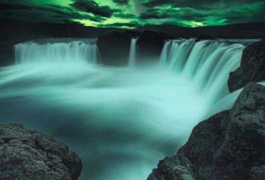 冰岛雷克雅未克往返黄金圈-求你玩得像个当地人吧-包车大卖精选【专属客服和本地中文司机，一家一团包车】