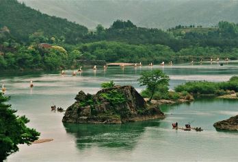 楠溪江雁荡山一日游【游览楠溪江欣赏田园山水风景代表，有山有水有古村有好吃的农家乐土菜】