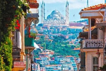 伊斯坦布尔小众包车一日游｜海峡游船+洞穴午餐+彩色老城【小众海峡航线避人潮，悬崖洞穴餐赏全景，百年老城电车漫游+奥斯曼建筑美学沉浸】