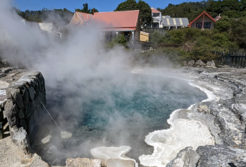 新西兰奥克兰-罗托鲁瓦+地热公园可定制【中文专车-惬意舒适】【中文专车出行，行程自己定义，无需等待，专属贴心服务，尽享惬意旅程】