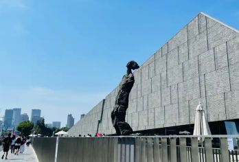 【门票全含】南京总统府+纪念馆+中山陵+报恩寺+夫子庙一日活动【历史是一座丰碑，记录着人类智慧和勇气的奇迹】