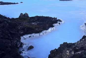 包车一线串联蓝湖至地热区，含灯塔渔港中点桥行程【无需为交通烦恼，舒适专车全程接送，行程灵活自由，随心掌控游览节奏，沉浸式感受冰岛风情。】