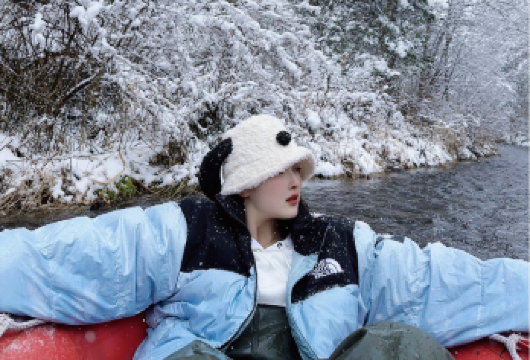 长白山雾凇漂流·仙境漫游【车辆接送|雾凇画境|防水裤防护】【万达度假区内往返接送、雾凇漂流门票、防水裤使用及沿途安全护航，轻松开启冰雪之旅。】