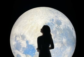 胡志明市：夜间徒步之旅，探访隐藏的瑰宝景点【漫步于阮惠步行街，感受这座城市的活力四射。 探索西贡著名的背包客街——裴援街热闹的夜生活。 了解当地生活、现代文化以及西贡夜幕降临后的景象。在当地导游的陪伴下，聆听他分享的内幕故事和实用贴士。】