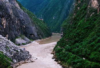 香格里拉往返虎跳峡（香格里拉段）+丽江古城+白水台包车1日游【品质出游】