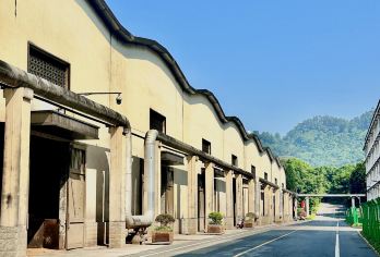 四川宜宾五粮液酒文化博览馆+合江门+李庄包车一日游英文服务【品五粮琼浆，立三江之门，访李庄古镇。】