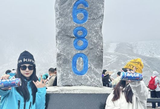 丽江玉龙雪山景区：玉龙雪山大索道+蓝月谷+日照金山一日游【（精选线路）品质线路，套餐玉龙雪山冰川公园大索道一日游，全程用车无缝接送、为您带来舒适的旅行体验。】