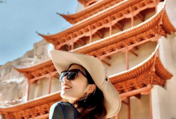 敦煌+莫高窟+鸣沙山月牙泉一日游【可升级观看《又见敦煌》】【市区内免费上门接送+赠送精美原创书签.】