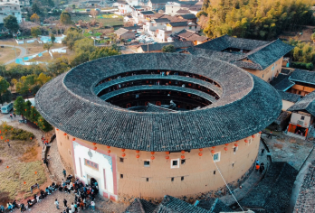 南靖云水谣古镇+怀远楼+和贵楼一日游【接送+午餐+讲解】【穿梭千年土楼群，打卡《云水谣》电影同款水车古榕，专业讲解解锁客家百年传奇，沉浸式感受世遗魅力。】