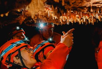 寻龙洞+望桥观瀑营地一日游-小车独立团【休闲+深度探洞|全新玩法|岩壁攀梯|穿越地心|溶洞茶歇|地心绳索|区位天花板|贵阳1.5小时直达】