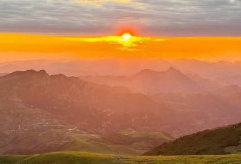 夜爬东灵山跨年•观云海日出1日游【迎接黎明曙光】