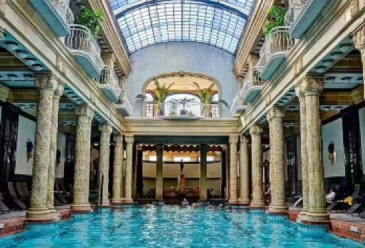 【布达佩斯10小时包车游】 布达城堡+多瑙河【灵活定制：路线可微调，预留自由活动时间，满足拍照、用餐或深度游览需求。】