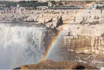 山西壶口瀑布一日游【早餐 · 午餐 · 窑洞 ·可选头等舱】【[特色景点]西安市中心钟楼出发，往返山西壶口瀑布。】