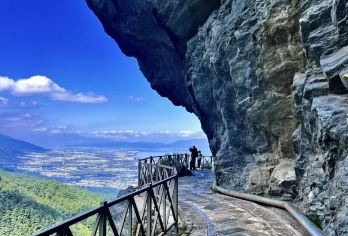 大理“山野侦探日”：爬苍山秘境，溯溪找冰川，回古城当侠客【您的专车负责所有“向上”与“向下”的衔接——清晨送您至苍山脚，傍晚从溪谷接您回古城，省去周转疲惫。】