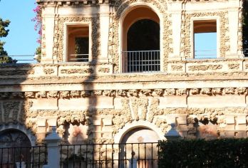 西班牙塞维利亚市区-王宫-大教堂-斗牛场-黄金塔-包车-精选【专属客服和本地中文司机，一家一团包车】