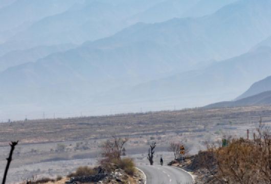 银川青贺兰山国家森林公园+岩画+源石酒庄一日游中英文服务【登贺兰山阙，观万年岩画，游源石酒庄，品山魂佳酿。】