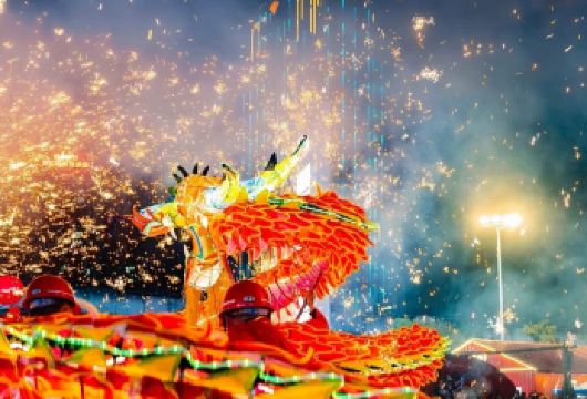 贵阳市区包车9小时一日游|打卡青岩古镇+甲秀楼+黔灵山公园【古镇夜郎甲秀韵，一日阅尽黔中春。这是一条追逐美景的线路设计！】