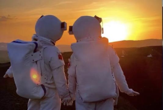 辉腾锡勒草原+火山公园一日游【8人小团、纯玩、多套餐可选】【2—8人精品小团、上门接送、 随走随停 纯玩 无购物】