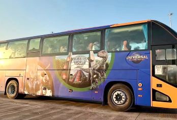 北京环球度假区一日游【景区直达直通车+市区多站上车】【车身带有官方授权喷涂，车内干净整洁～】