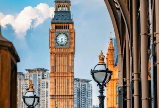 澳门一日游+赠上网卡+威尼斯人+大三巴+渔人码头+水钻表演【[升级豪华餐]可选酒店自助餐或鱼翅+葡式蛋挞，澳门特色体验。】