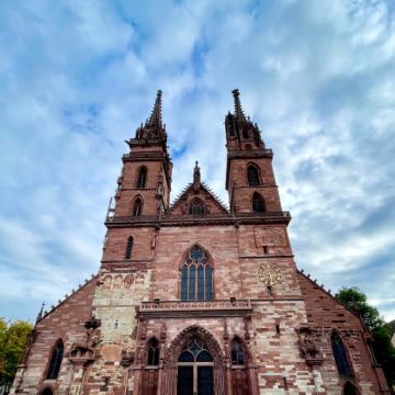 从苏黎世到三国交界：巴塞尔美术馆・教堂・市政厅一日揽胜