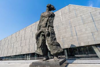 南京总统府+大报恩寺+夫子庙+纪念馆+中山陵一日活动【历史是一座丰碑，记录着人类智慧和勇气的奇迹】