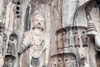 龙门石窟 橄榄游●2H趣味专业讲解 资深导游 15人内小团！【[橄榄游讲师团]他们博古通今，幽默睿智，善于挖掘文物背后的故事，用有趣的方式还原历史真相！】