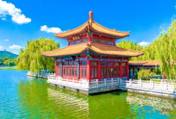 【济南半日游】趵突泉+五龙潭+大明湖+游船体验【赠冰箱贴】【[精品半日游]半天时间打卡济南精华景点，趵突泉+大明湖，家庭出游，半日行程必选】