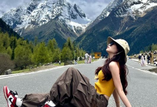 四姑娘山一日游【2-8人精品团丨双桥沟+猫鼻梁丨含三环接送】【[纯玩出行]我们全程不进购物店，无隐形消费，行程透明，请放心旅行哦~】