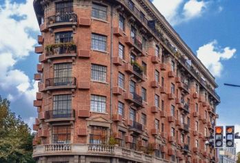 上海CityWalk 武康路3小时讲解-上海本地老克勒特色R【魔都上海百年间的风云变幻，随着历史巨轮的缓缓向前已逐渐失去了斑斓色彩】