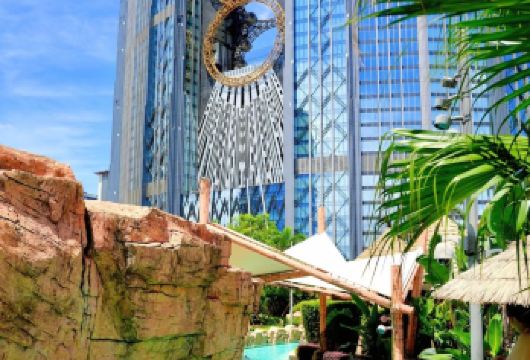 澳门新濠影汇度假区（专车接送，不限方向）【8字形摩天轮凌空闪耀，电影主题娱乐王国激活路氹夜活力。】