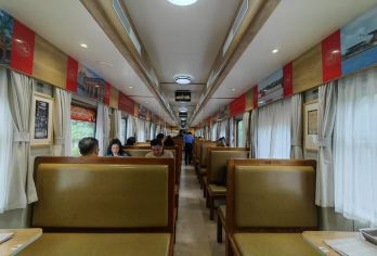 从上海到嘉兴红色旅游列车1日活动：跟着先辈到南湖之中共一大闭幕【乘坐“南湖·1921”红色旅游专车，烟雨楼顶俯瞰南湖，感受“开天辟地敢为人先”的红船精神。】