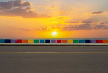 凯蒂猫主题馆+山茶花之秋+挟才海水浴场+彩虹公路+涯月咖啡【全程车接车送，中文司导服务】