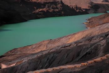 石炭井工业文旅影视小镇+沙湖+石嘴山翡翠湖+五七干校一日游【沙湖景区：总面积 80.10 平方公里，20 余平方公里沙漠与 40 余平方公里水域毗邻而居】