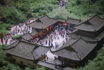 仙女山、天生三桥【纯玩一日游】【无论是自然风光、户外活动还是地质奇观，都能让人充分地感受大自然的魅力。】