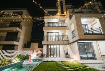 佛山美的鹭湖滑梯5房7床泳池+KTV+泡池+麻将+碳烧烤【佛山美的鹭湖滑梯泳池泡池+独立KTV+滑梯泳池+麻将+烧烤炉独栋别墅。】