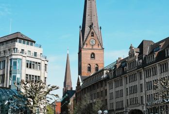 德国汉堡市区-少女堤-圣米迦勒教堂等网红景点打卡-包车-精选【专属客服和本地中文司机，一家一团包车】