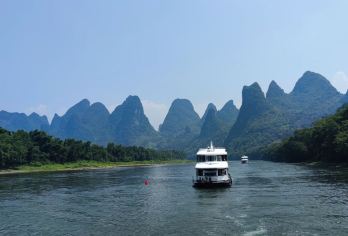 【漓江三游.不起早】漓江四星船+漓江竹筏+漓岸观光车一日游【漓江精华景点尽览：九马画山，黄布倒影，鲤鱼挂壁，20元RMB背景，兴坪漓江】
