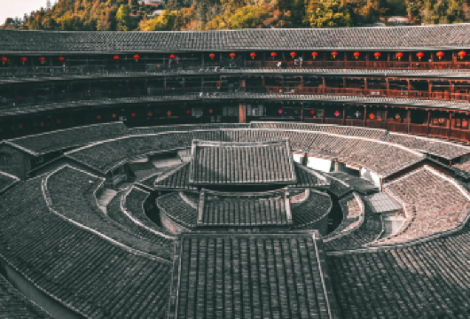 云水谣景区+福建土楼王双线一日游【打卡大鱼海棠游玩时间充足】【[舒适游玩]高速前往，6人团vs8人以上团型=减少接送地点和时间，5/7座车=后排乘坐体感更佳更舒适】