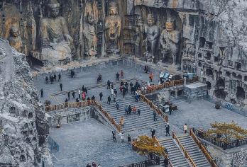 龙门石窟＋少林寺一日游【15人精品小团＋上门接送＋汉服换装】【[自营自发，品质保障]15人封顶精品小团，完全自营自发拒绝转卖，品质把控，安排商务车型让行程更舒心。】