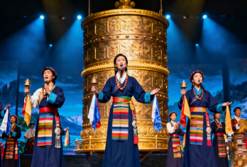 云南丽江+拉市海茶马古道一日游【骑马划船+中餐+上门接送】【[上门接+特价套餐]1》拉市海茶马古道（含骑马+划船+美味中餐+网红打卡地】