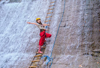 基诺山幽河谷雨林徒步一日游【网红雨林线路+舒适车型+雨林餐】【[官方认证线路]2025向雨林出发文旅宣推活动“官方推介雨林徒步路线” 荣誉获奖！】