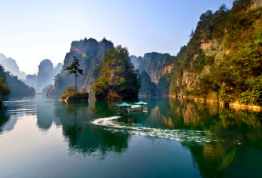 张家界宝峰湖景区与黄龙洞景区私享日游（探索秘境深处）【探索