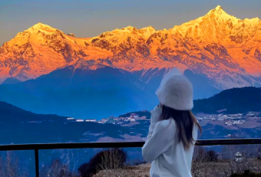 飞来寺+梅里雪山国家公园一日包车游：独立用车专车服务司导带玩【本土实力车队多种车型供选，不同人数不同需求可自由选择，一手包车资源无忧售后出行；】