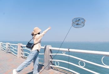 厦门小嶝岛赶海一日游+海鲜餐+工具+纯玩团（可选帆船&接送）【[地道赶海]精选渔民滩涂，丰收和景色兼得，渔民赶海教练，经验丰富，全程带玩，风趣幽默】