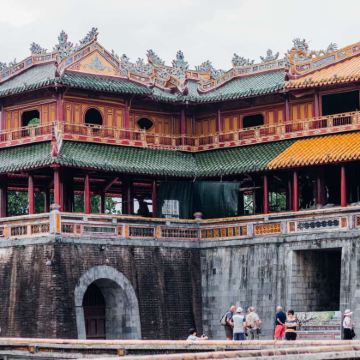 【小团 · 从顺化市出发】顺化皇城一日游：皇城古迹 + 皇陵群 + 斗笠村/制香村 + 当地市场 + 午餐 + 酒店接送