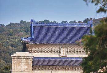 牛首山孙中山陵一日活动，含上门接送服务。【无忧旅程 | 享受门到门的无缝服务体验。您只需放松身心，一切后勤安排都由我们负责。 专属私人车辆和导游 | 乘坐私人车辆和导游，舒适地探索景点，行程完全根据您的节奏和兴趣定制。 一日之内，两位偶像：从牛寿的辉煌到孙中山的遗产。】