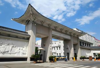 名校参访•延边大学研学讲解半日亲子营【延边大学校区-延吉】【[缤纷体验]魅力延大+校园参观+博物馆+图书馆】